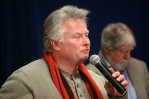 Thomas J Largey of Sea Bright questions Governor Christie at Middletown Town Hall Meeting on Feb 20. Asbury Park Press Editor Randy Bergmann in background.